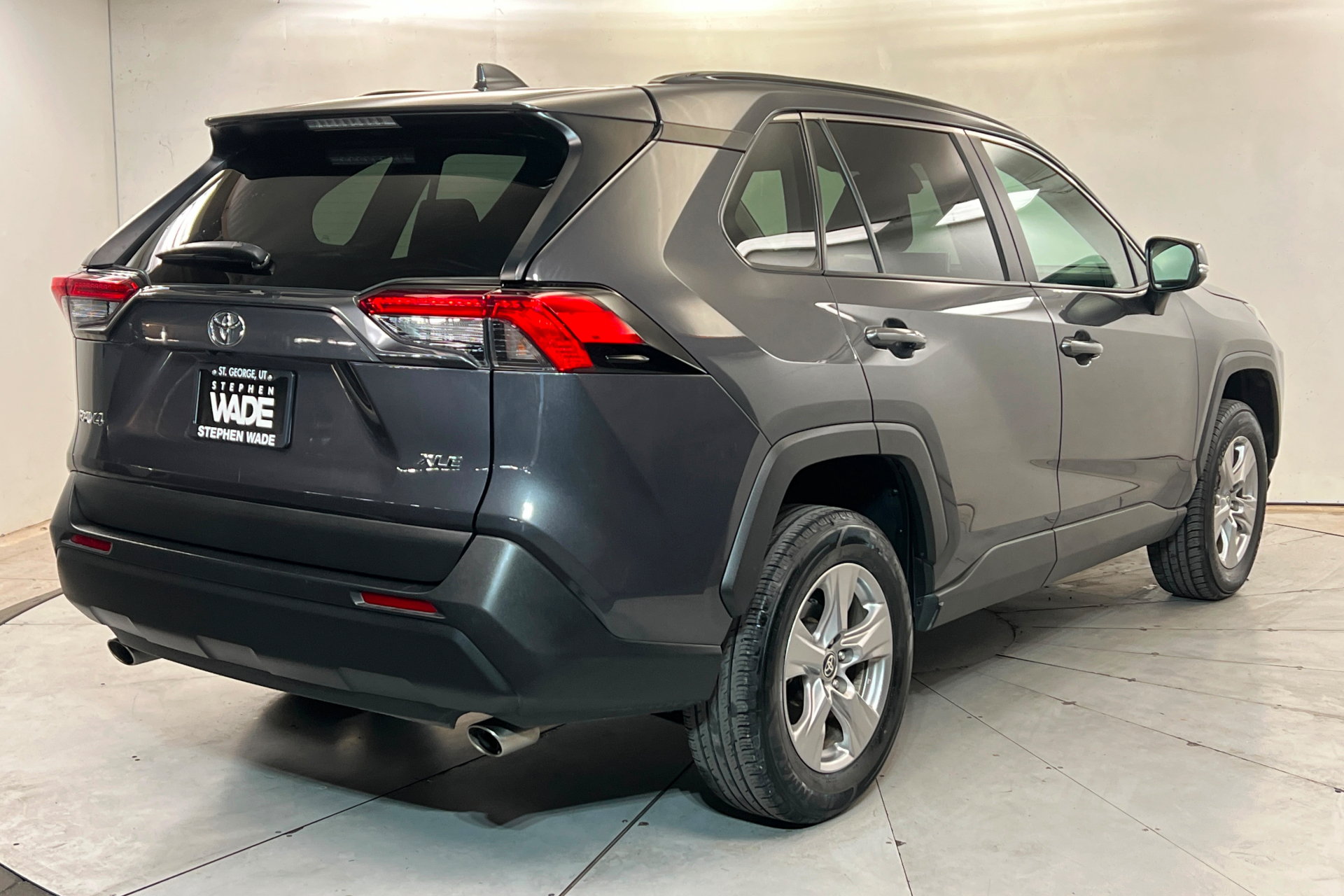 Used 2025 Toyota RAV4 XLE FWD image 6
