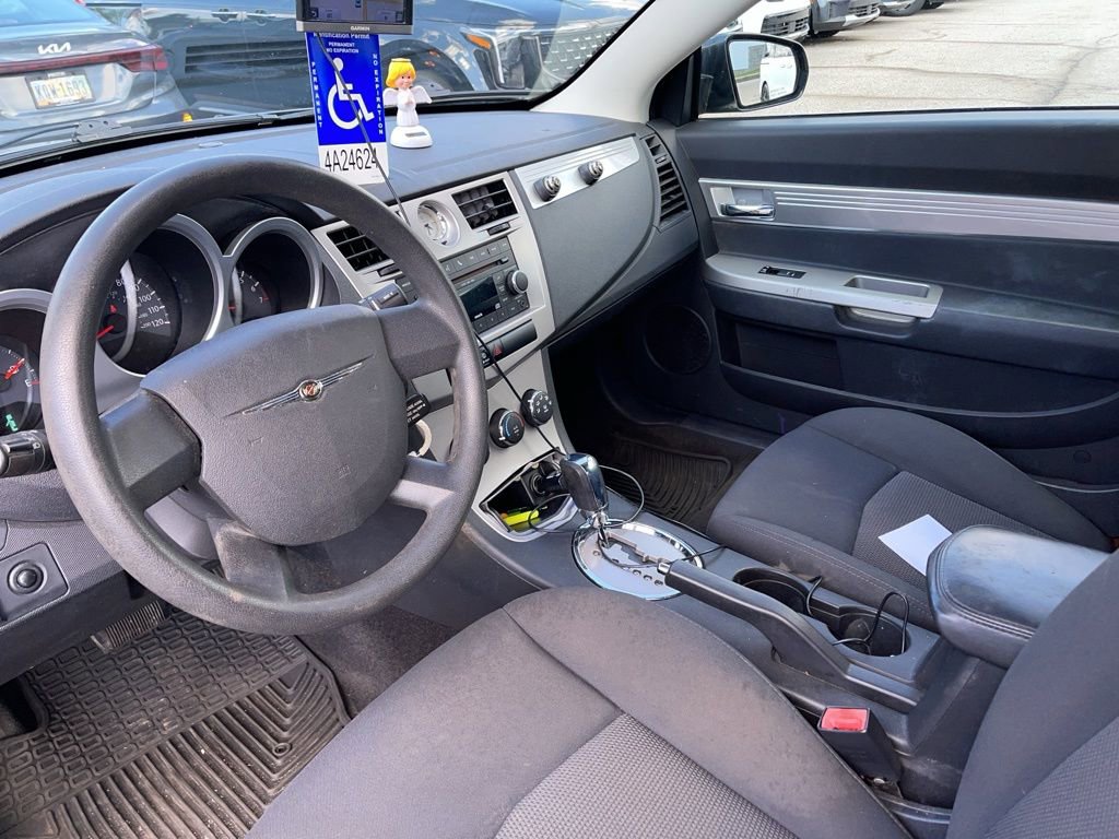 Used 2010 Chrysler Sebring Touring FWD image 6