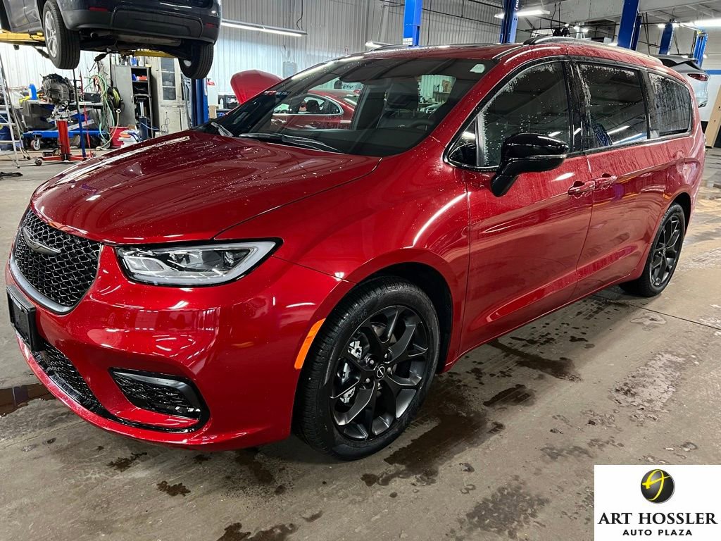 New 2026 Chrysler Pacifica Limited w/ S Appearance Package FWD image 1