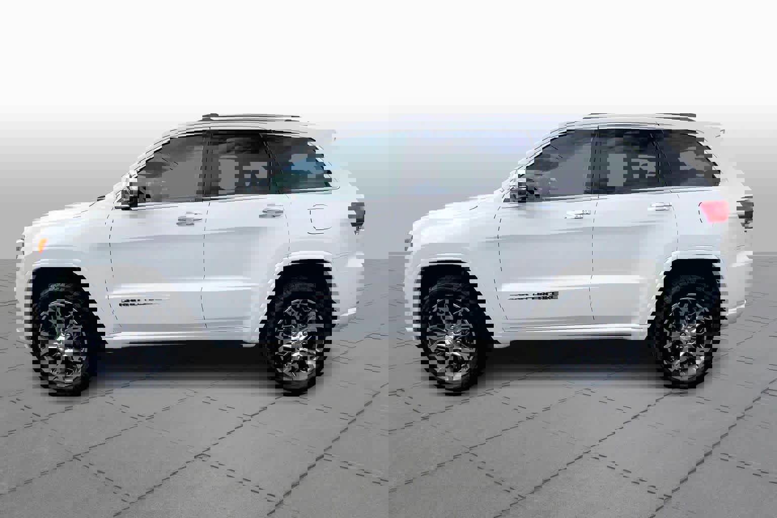 Used 2020 Jeep Grand Cherokee Overland image 32