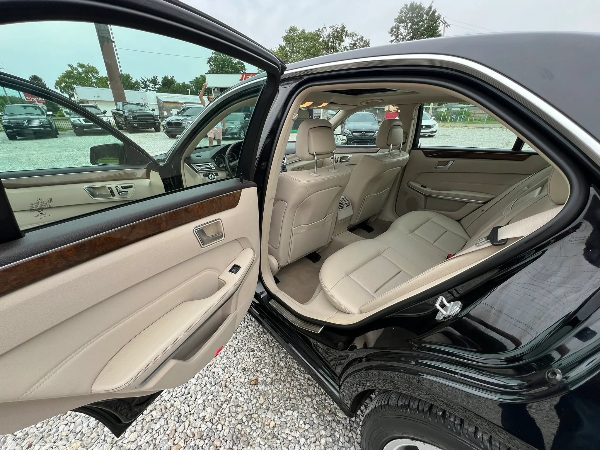 Used 2014 Mercedes-Benz E 350 4MATIC Sedan image 9