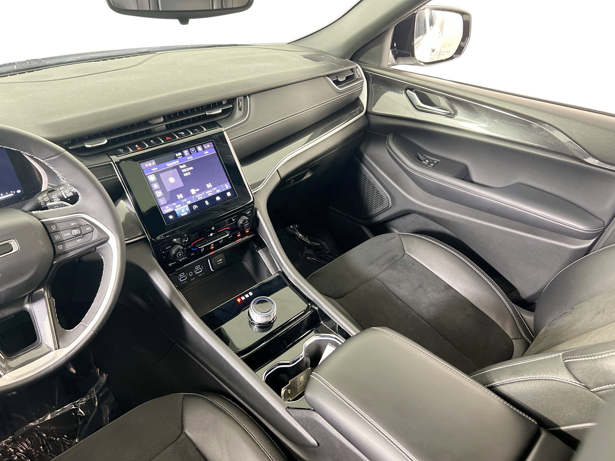 Used 2023 Jeep Grand Cherokee Altitude image 18