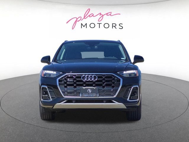 Used 2023 Audi Q5 2.0T Premium w/ Convenience Package AWD/4WD image 2