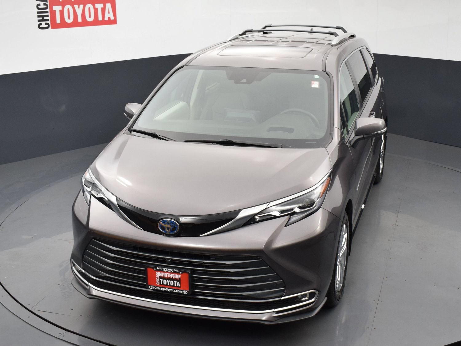 Used 2024 Toyota Sienna Platinum AWD/4WD image 36