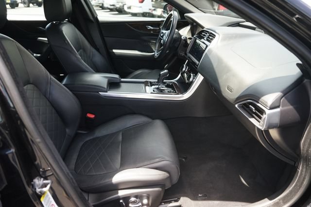 Used 2020 Jaguar XE S RWD image 19