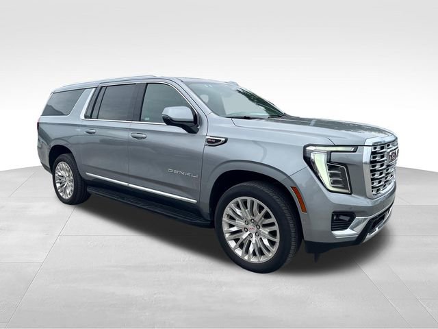 Used 2025 GMC Yukon XL Denali AWD/4WD image 3
