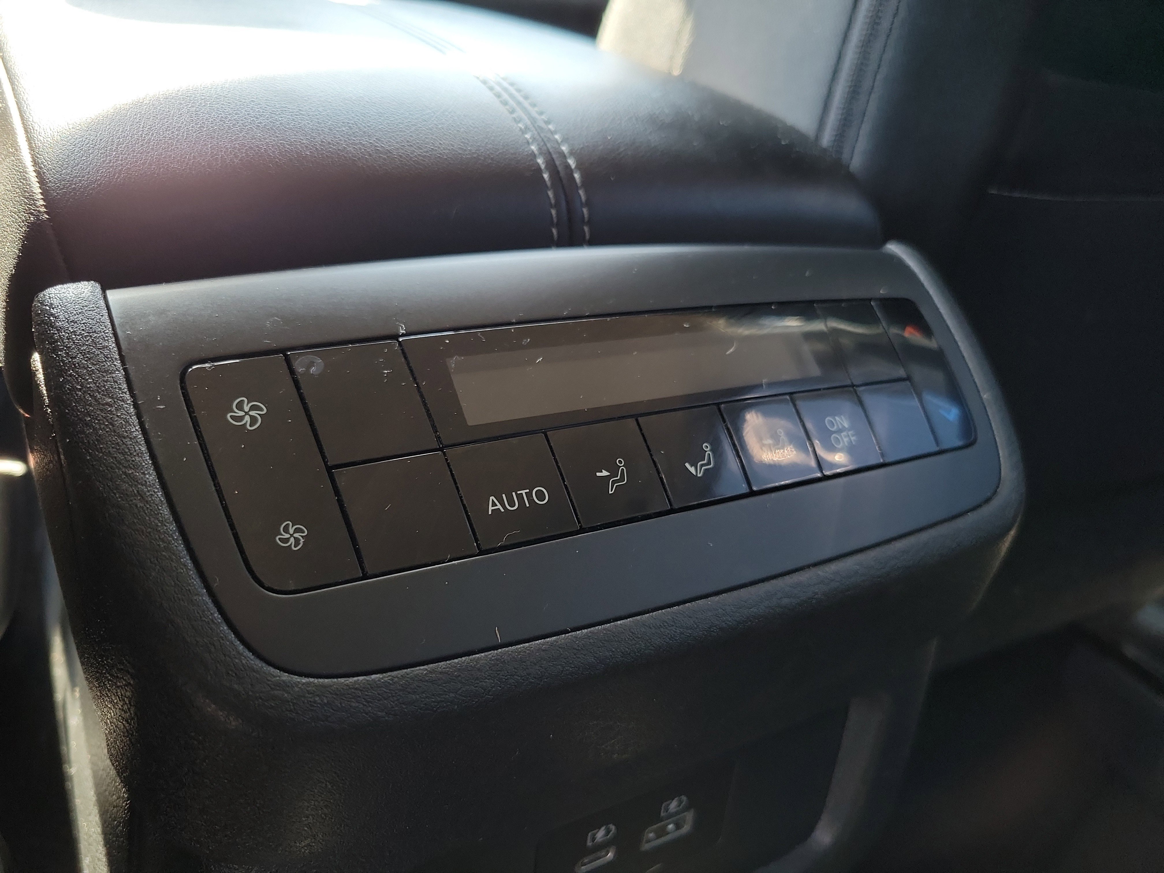 Used 2024 Nissan Pathfinder SV image 15