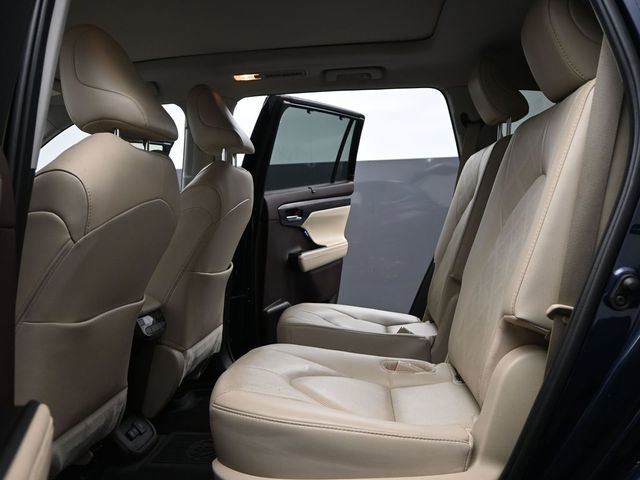 Used 2021 Toyota Highlander Platinum image 17