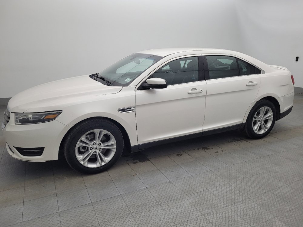 Used 2017 Ford Taurus SEL image 2