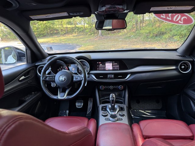 Used 2022 Alfa Romeo Stelvio Veloce AWD/4WD image 24