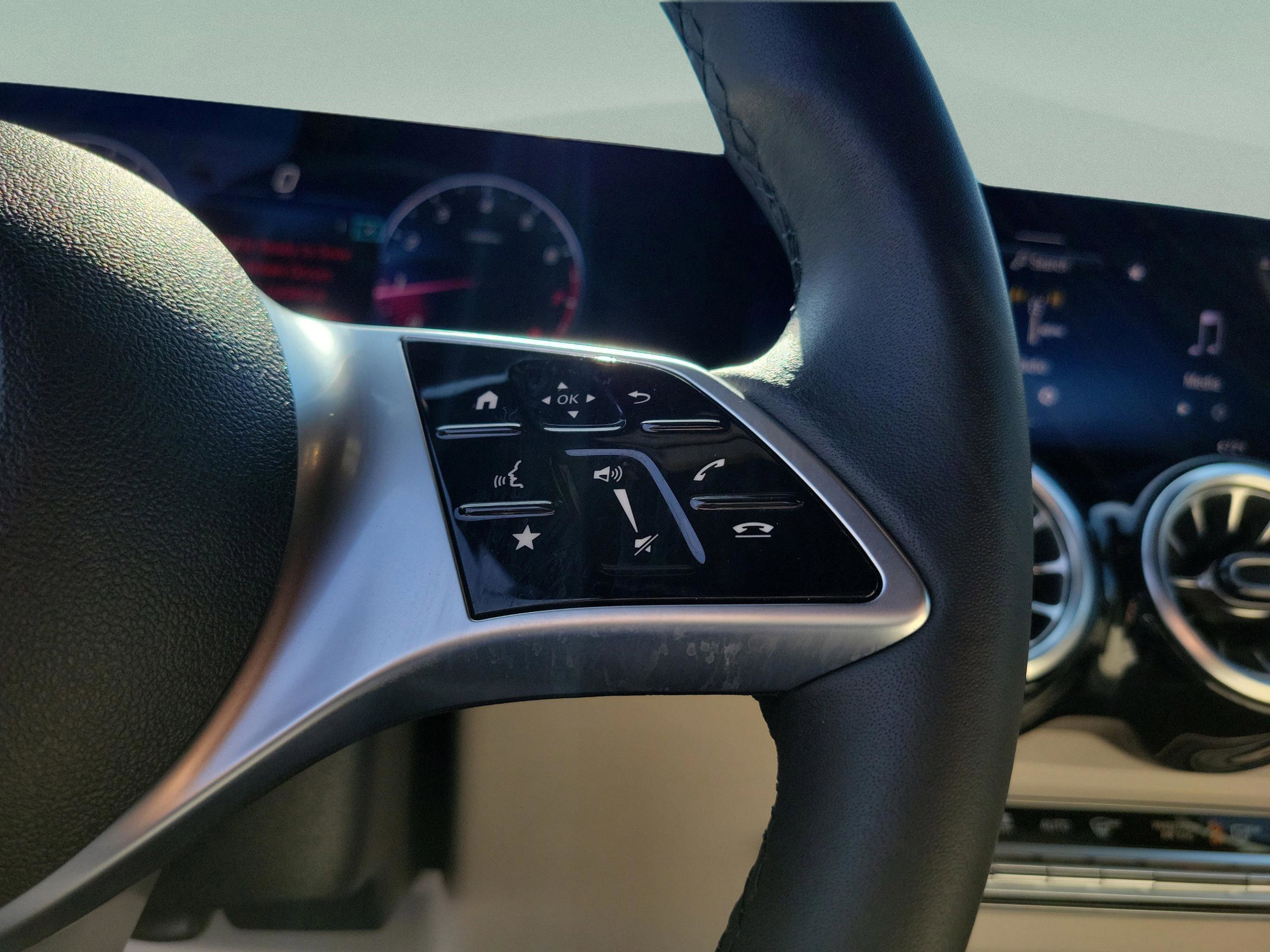 Certified 2025 Mercedes-Benz GLB 250 image 9