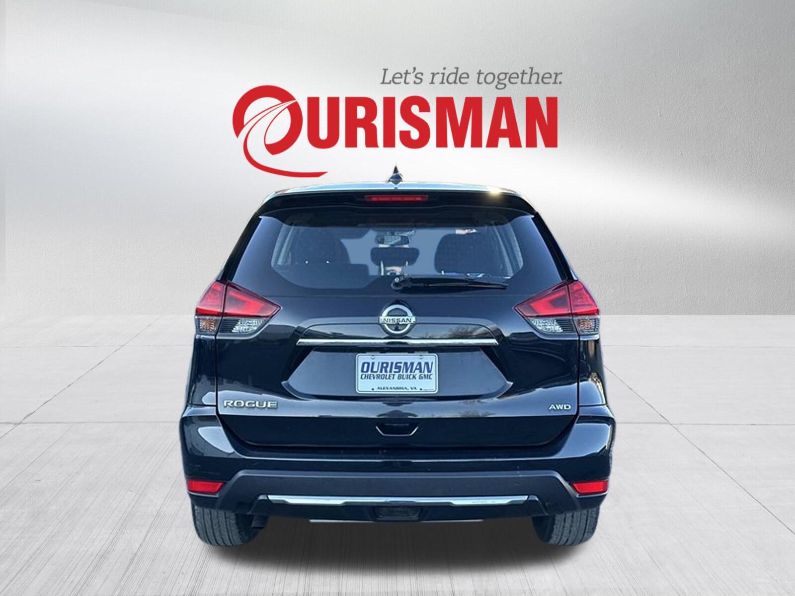 Used 2017 Nissan Rogue S image 3