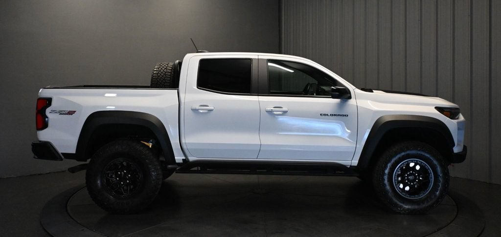 Used 2024 Chevrolet Colorado ZR2 AWD/4WD image 4
