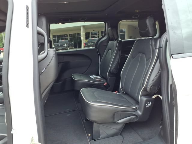 New 2027 Chrysler Pacifica Limited FWD image 17