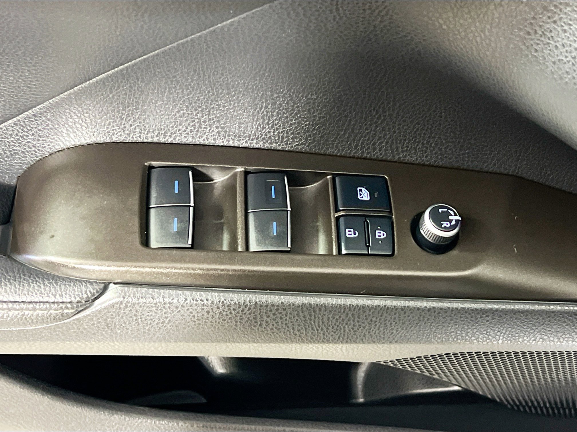 Used 2022 Toyota Camry XLE image 16