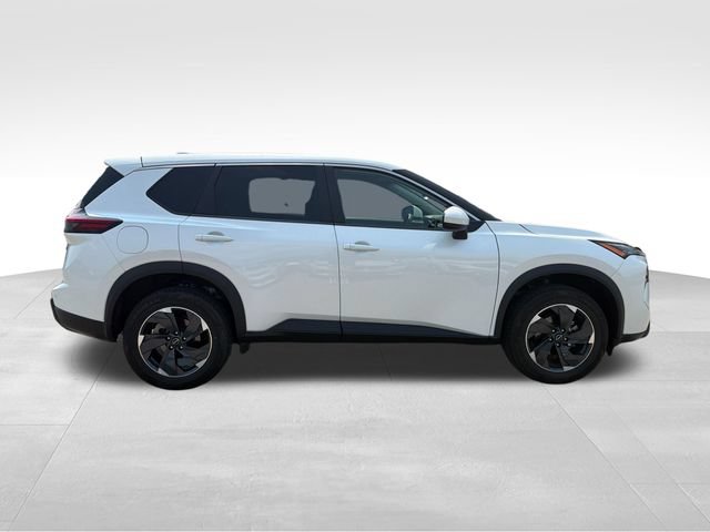 Used 2024 Nissan Rogue SV AWD/4WD image 4