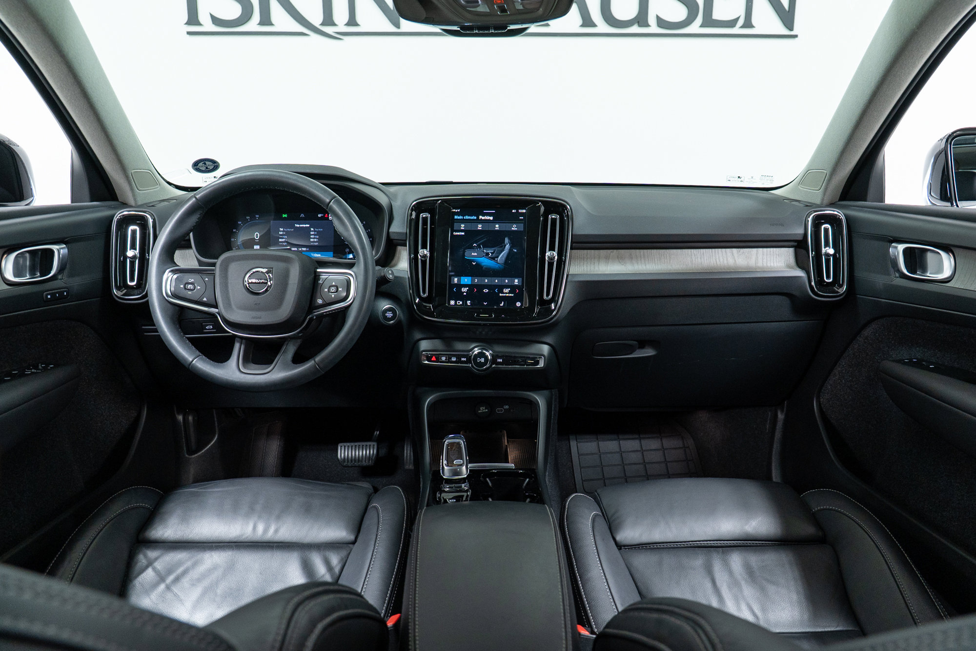 Used 2023 Volvo XC40 B5 Plus w/ Protection Package Premier image 15