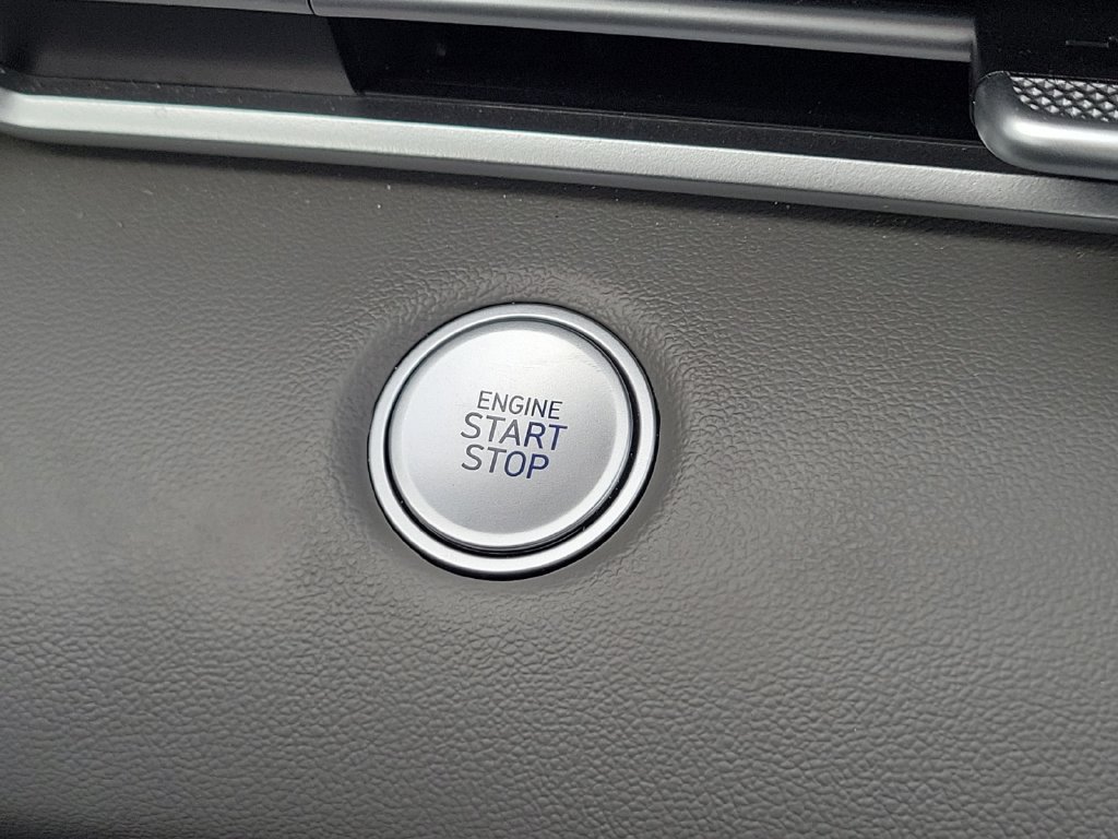 Used 2026 Hyundai Elantra Sport FWD image 18