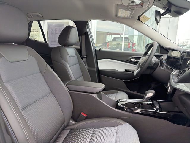 Used 2025 Chevrolet Trax LT w/ Driver Confidence Package image 22