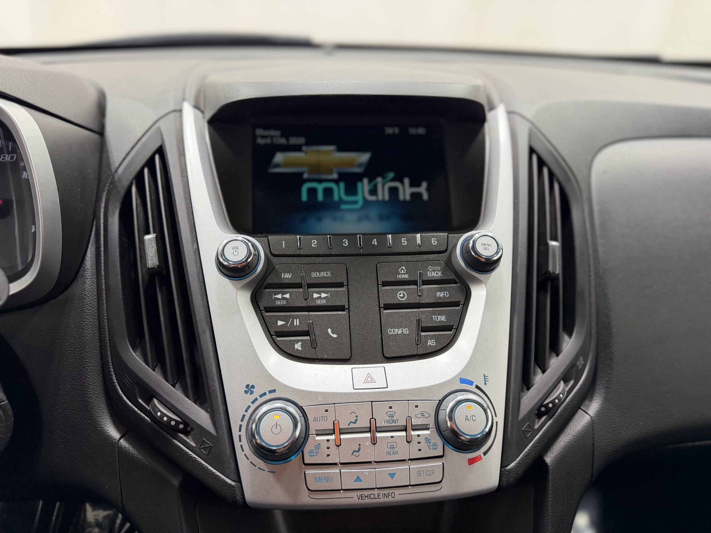 Used 2016 Chevrolet Equinox LT w/ Convenience Package image 16