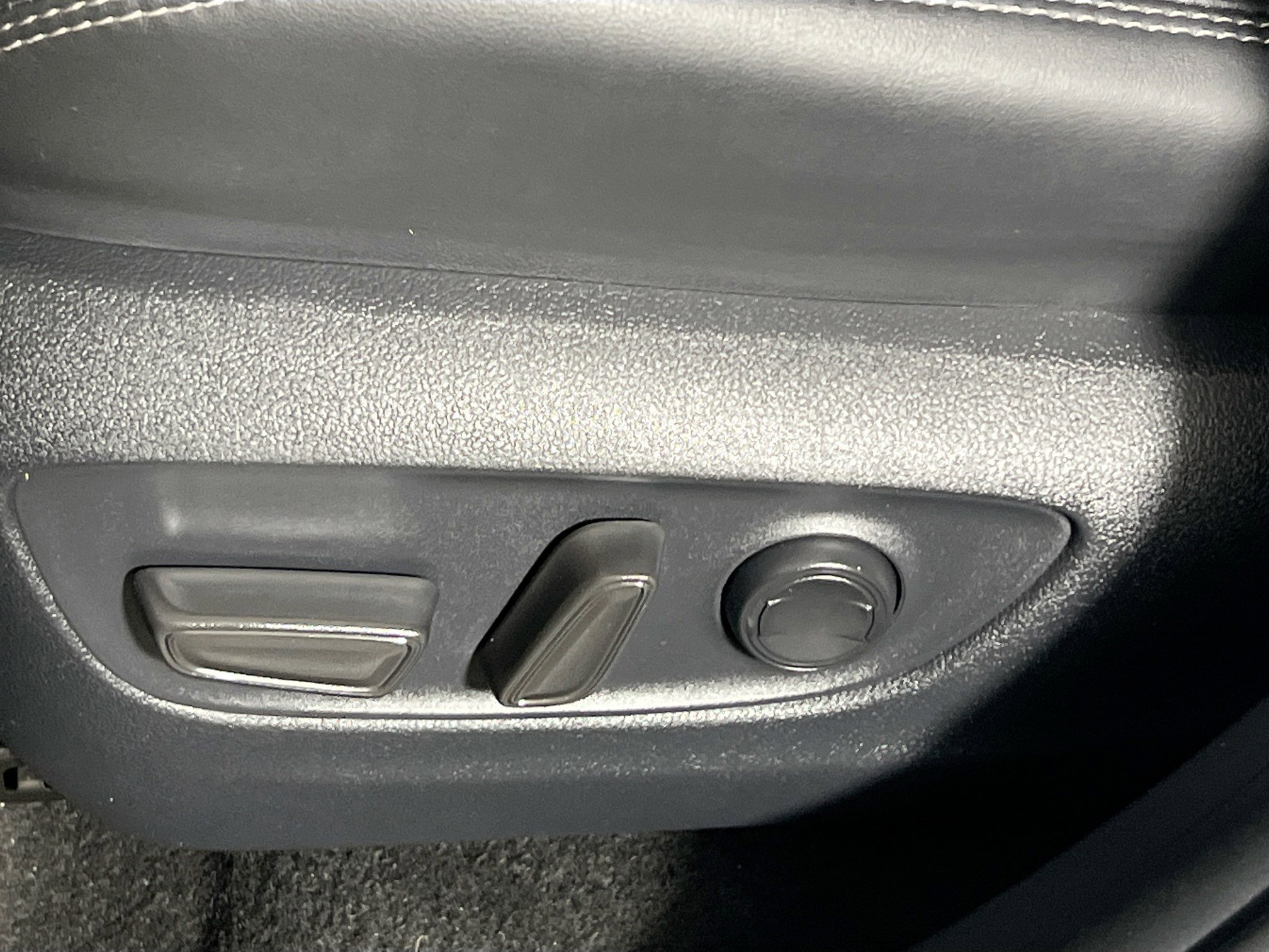 Used 2025 Toyota RAV4 XLE Premium image 15