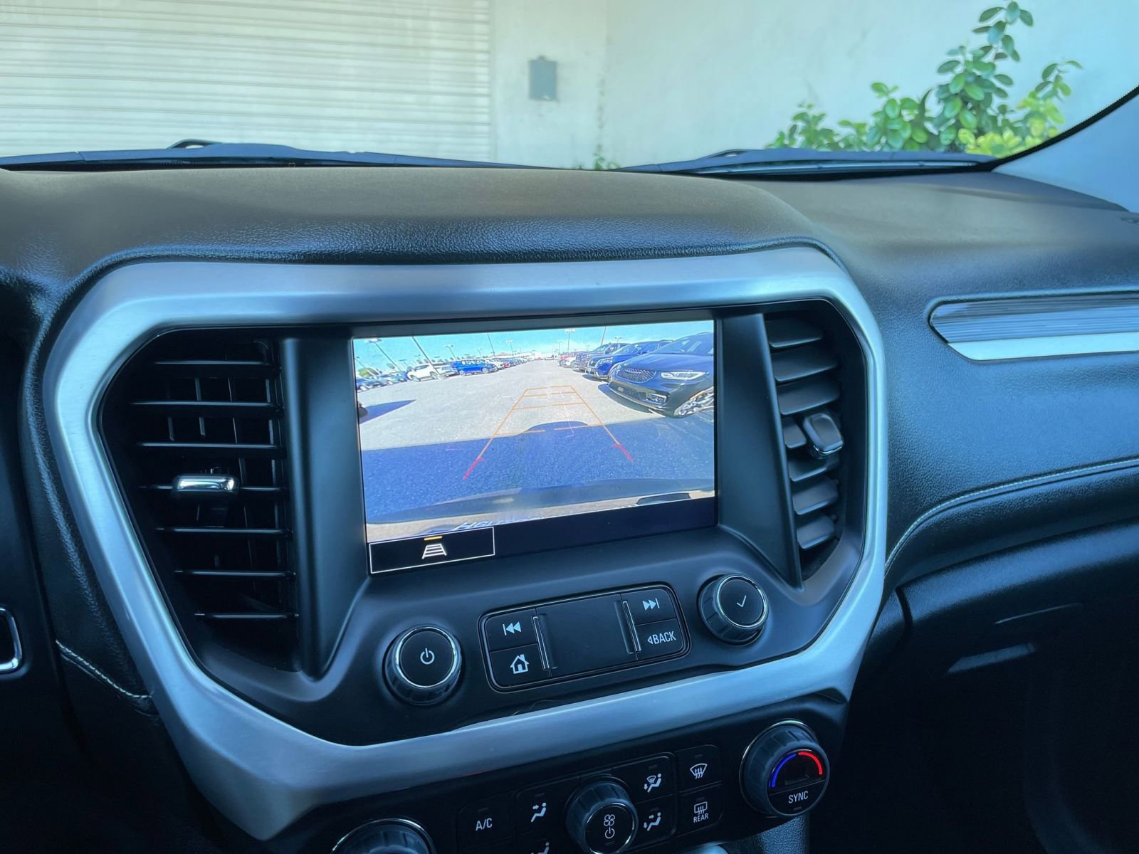 Used 2023 GMC Acadia SLT image 25