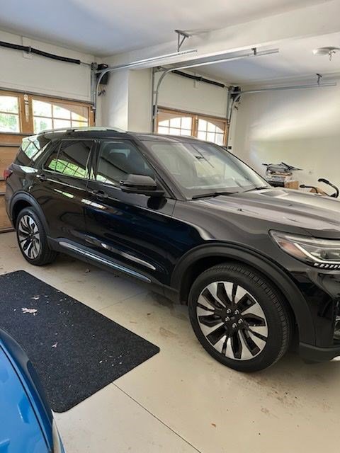 Used 2025 Ford Explorer Platinum w/ LUX Leather Package AWD/4WD image 3