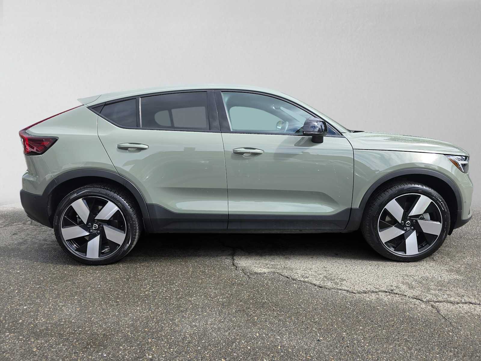 Certified 2023 Volvo C40 P8 Recharge Ultimate w/ Protection Package Premier AWD/4WD image 3