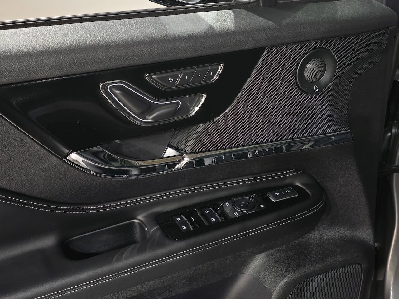 New 2026 Lincoln Corsair Reserve FWD image 17