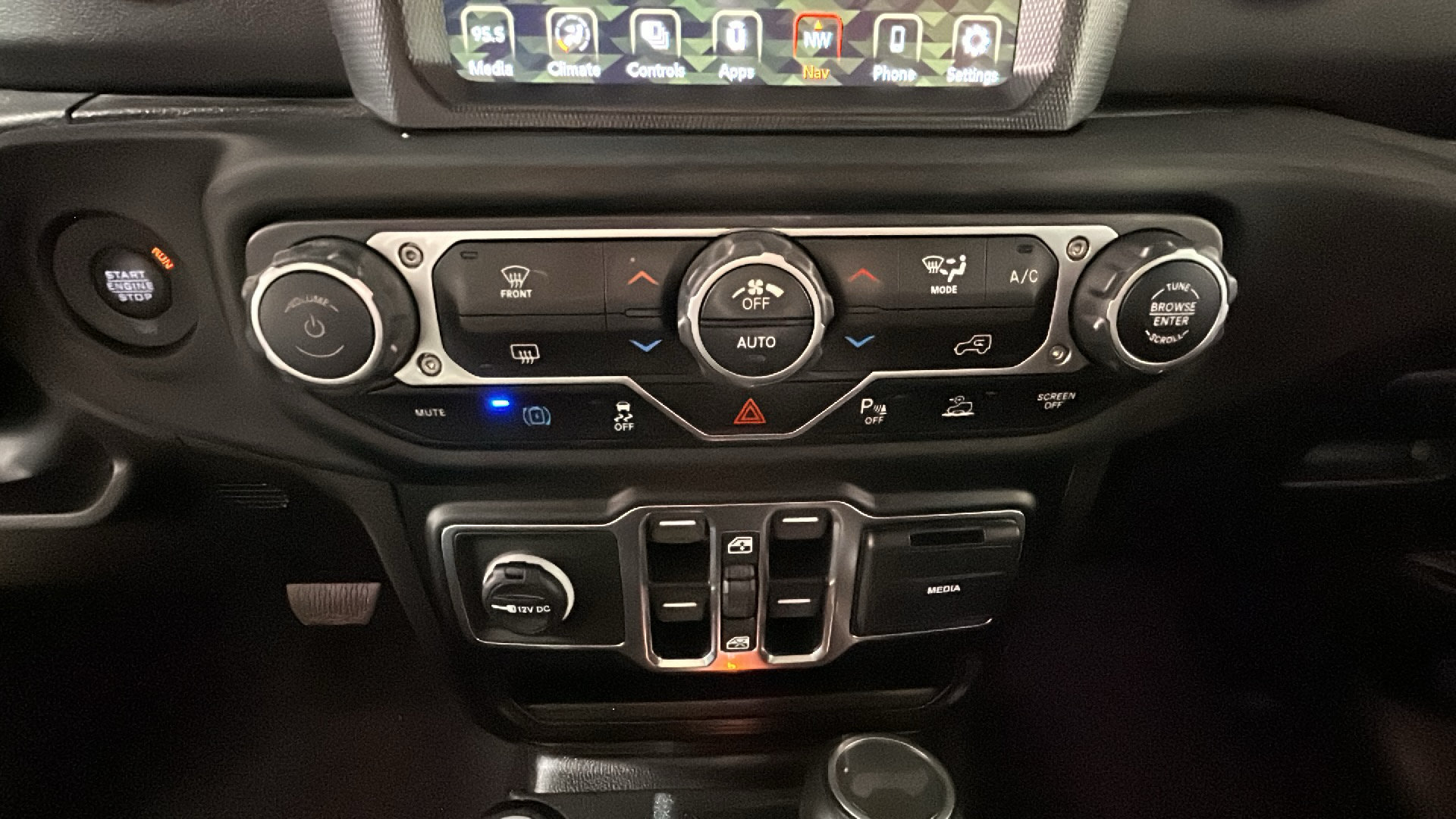 Used 2023 Jeep Wrangler Unlimited Sahara AWD/4WD image 26