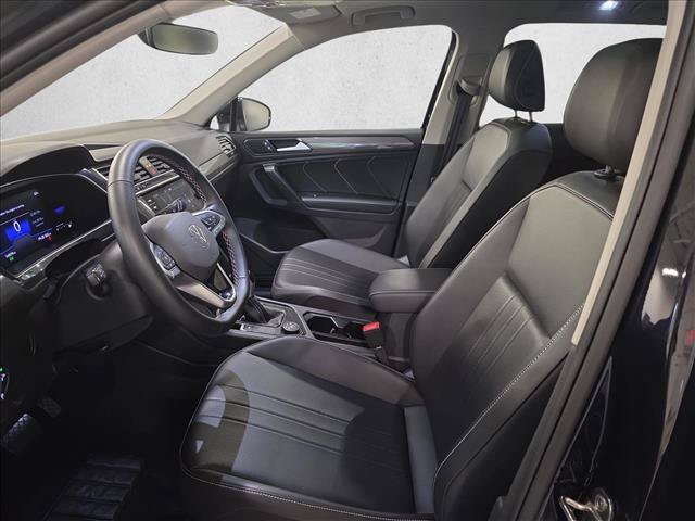 Used 2024 Volkswagen Tiguan SE w/ Panoramic Sunroof Package AWD/4WD image 15