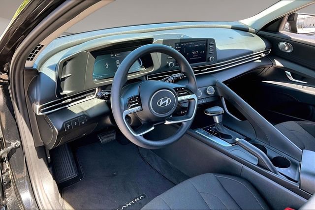 Used 2024 Hyundai Elantra SE FWD image 17