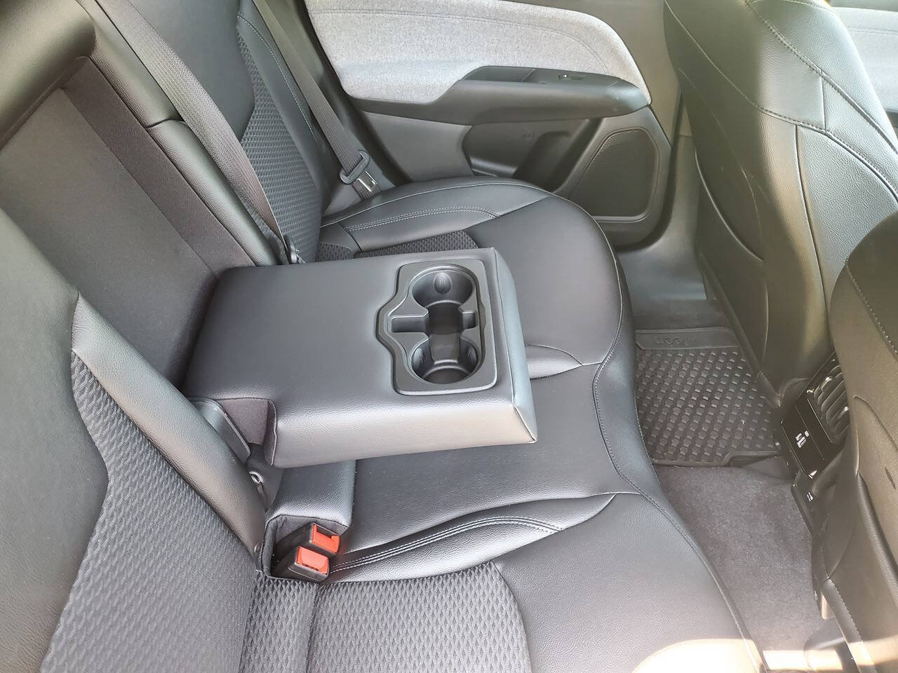 Used 2025 Jeep Compass Latitude w/ Convenience Group AWD/4WD image 21