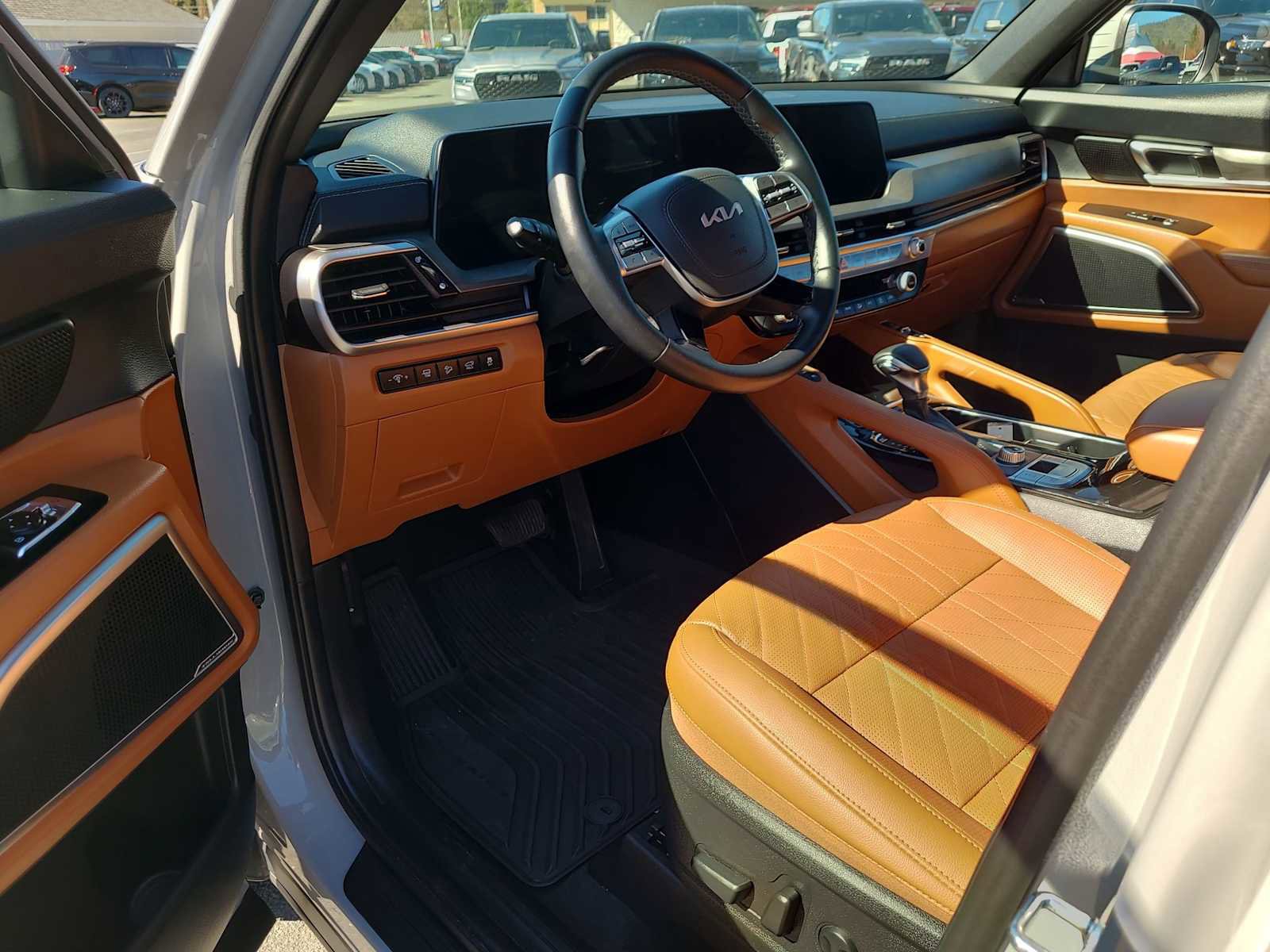 Used 2025 Kia Telluride AWD image 10