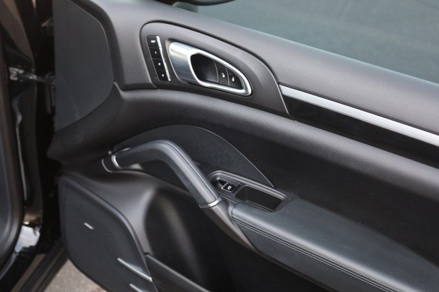 Used 2013 Porsche Cayenne Diesel AWD/4WD image 47