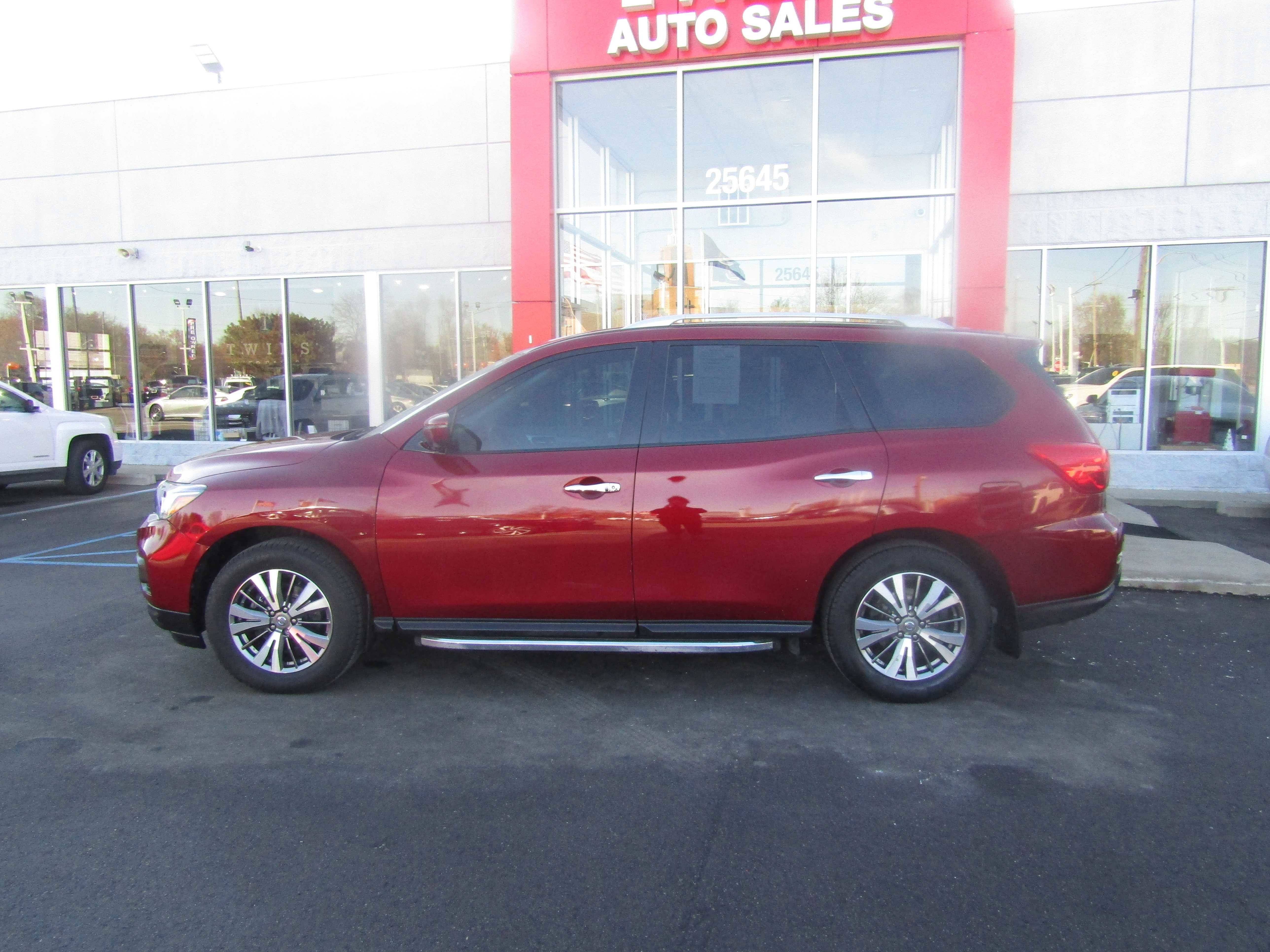 Used 2020 Nissan Pathfinder SL AWD/4WD image 2
