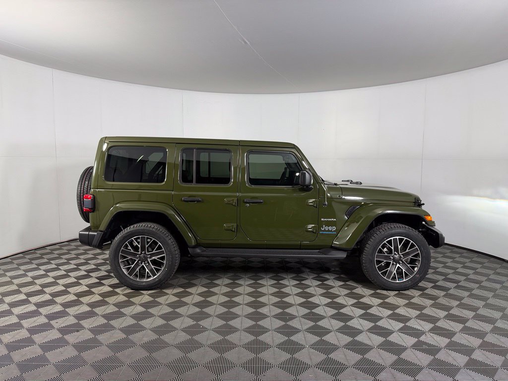 Used 2023 Jeep Wrangler Unlimited Sahara w/ Cold Weather Group AWD/4WD image 5