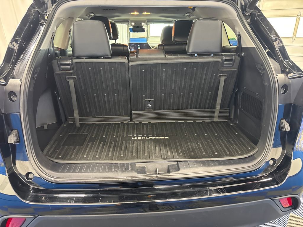 Used 2023 Toyota Highlander XLE AWD/4WD image 31