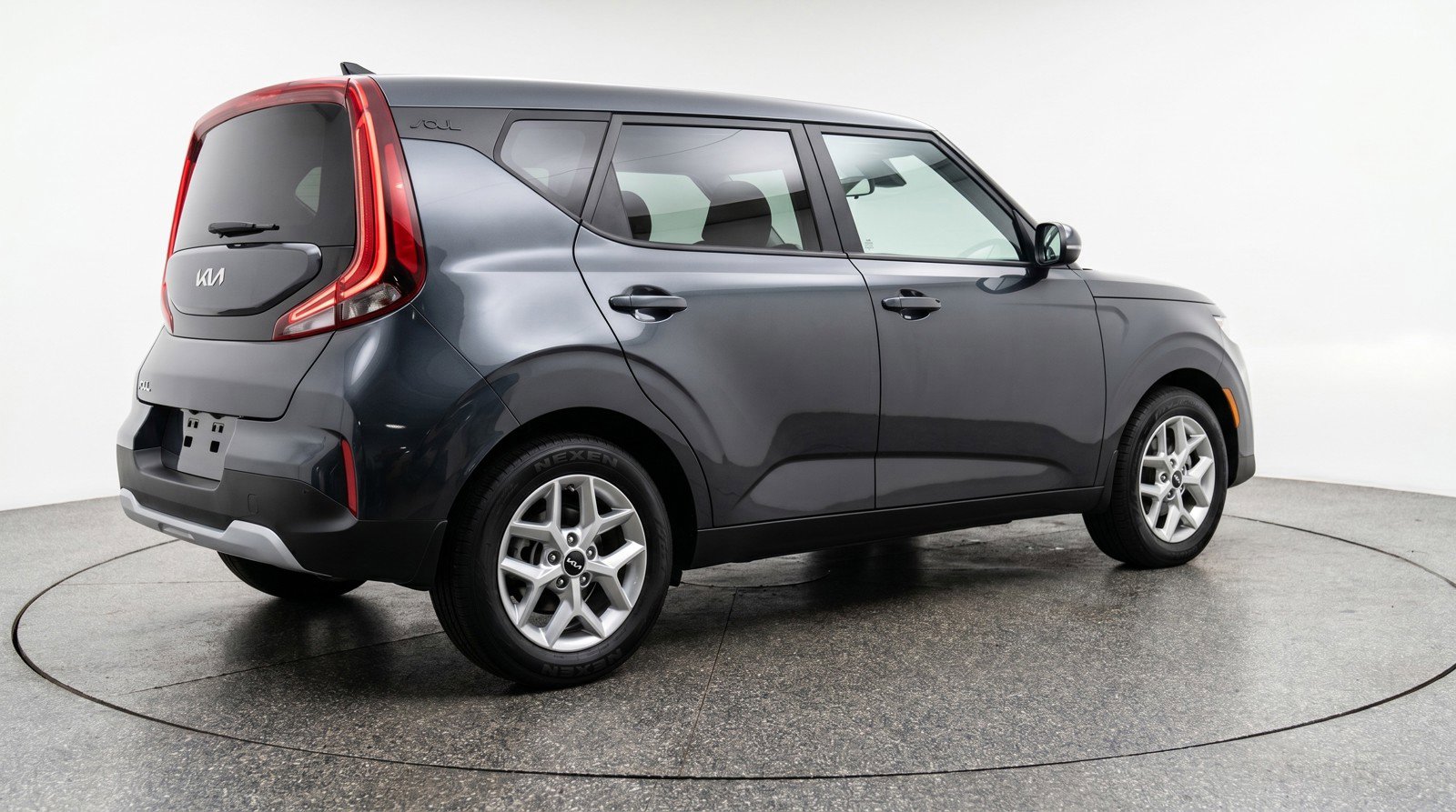 Used 2025 Kia Soul LX w/ LX Technology Package FWD image 9
