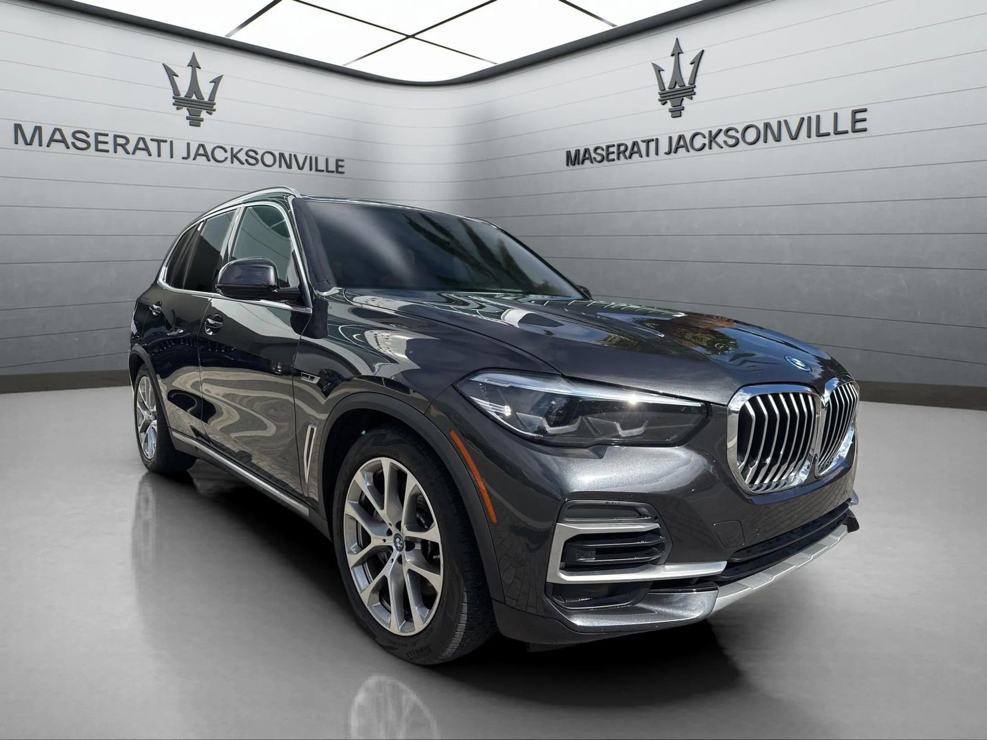 Used 2023 BMW X5 xDrive45e w/ Parking Assistance Package image 11