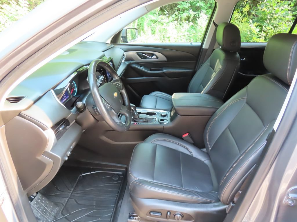 Certified 2021 Chevrolet Traverse LT w/ LT Premium Package AWD/4WD image 25