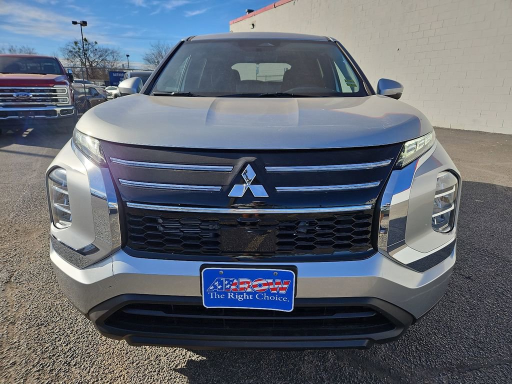 New 2026 Mitsubishi Outlander ES image 3