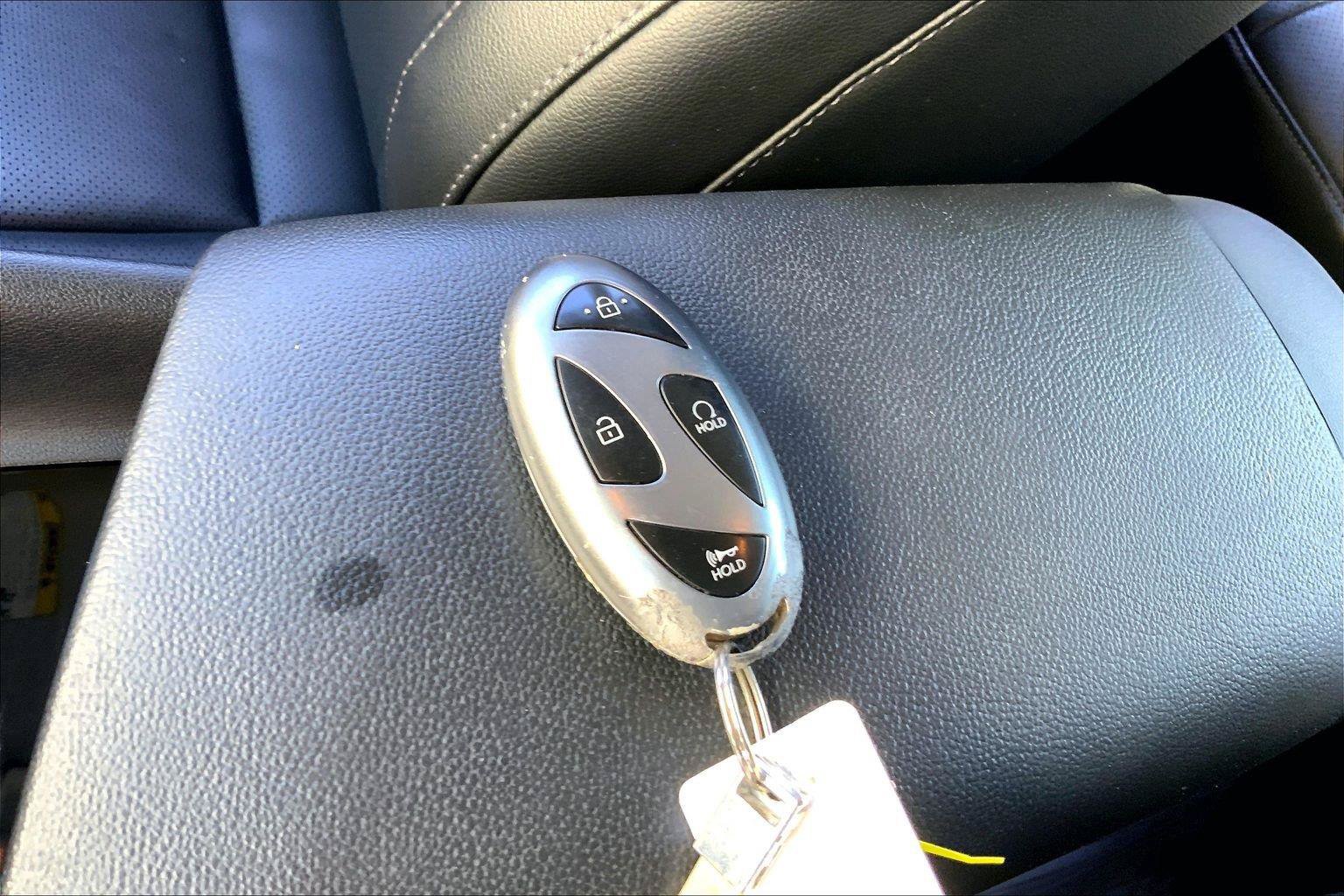 Used 2025 Hyundai Elantra Limited FWD image 12