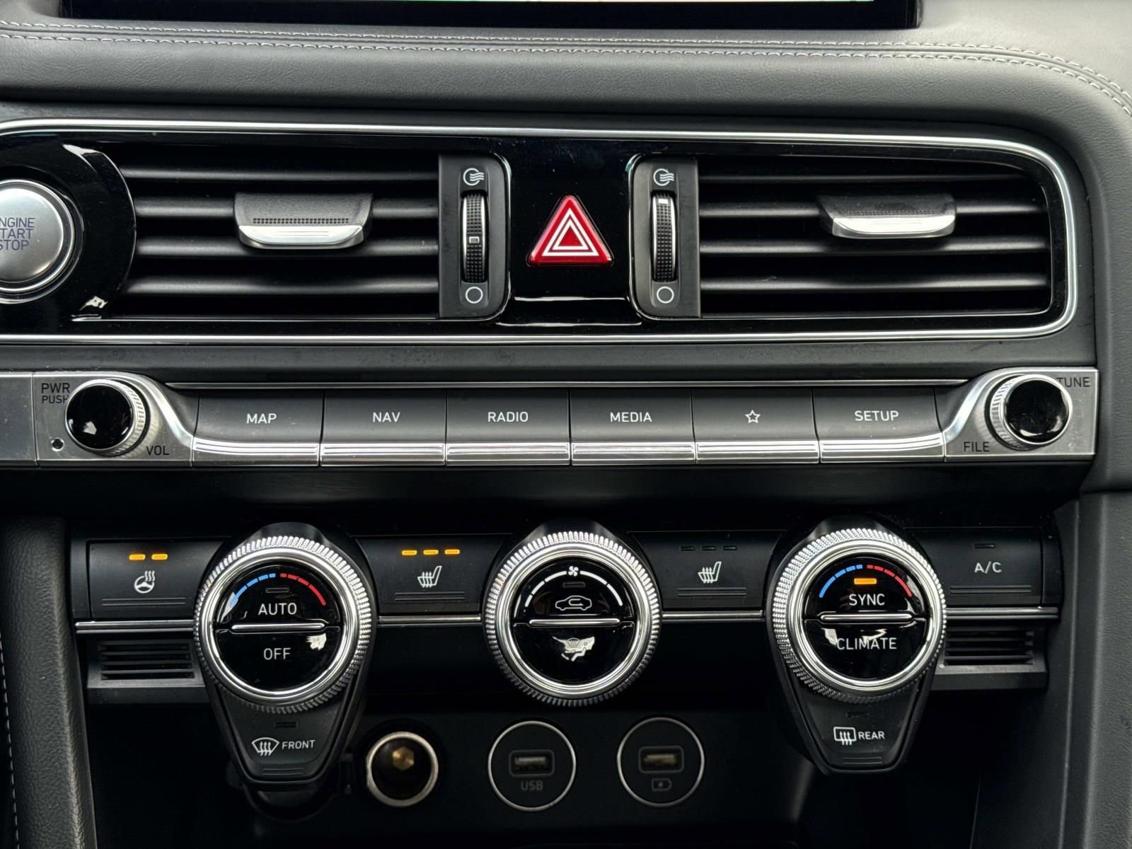 Used 2023 Genesis G70 2.0T image 11