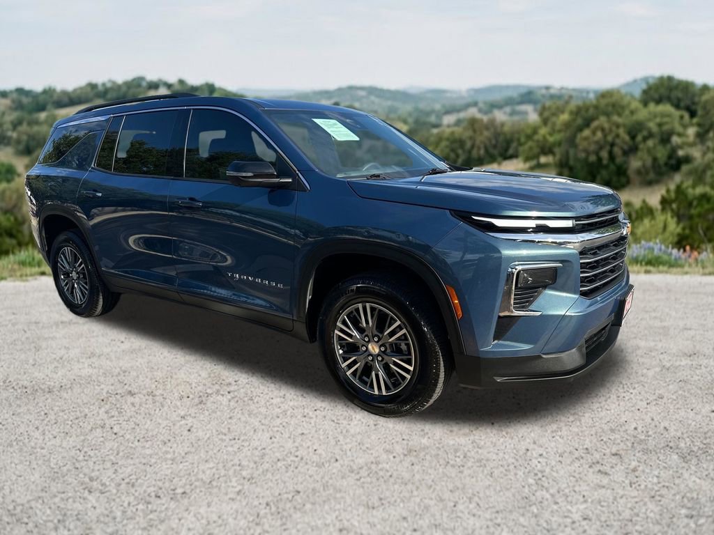 Used 2024 Chevrolet Traverse LT FWD image 1