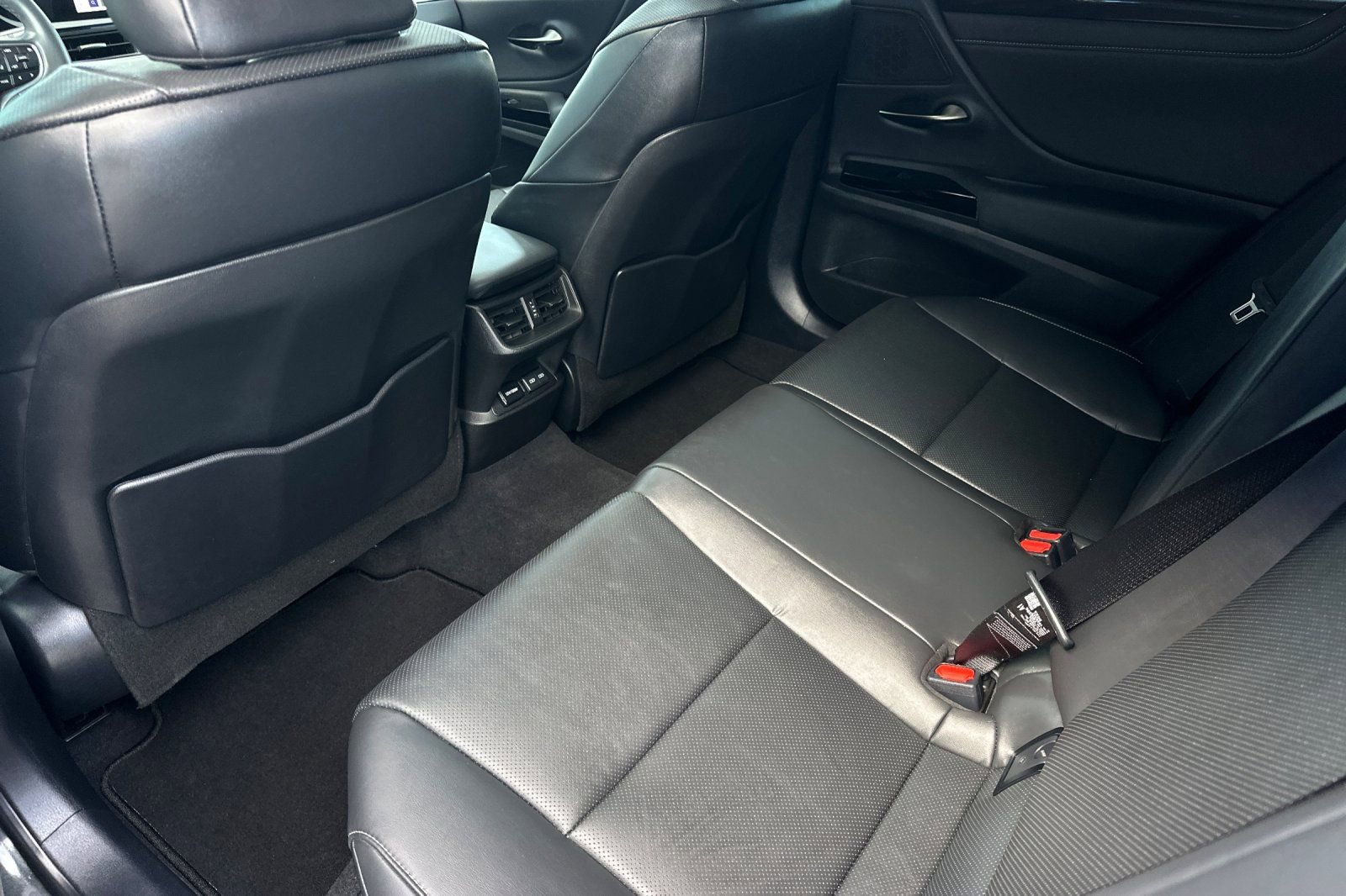 Used 2024 Lexus ES 350 w/ Accessory Package (Z2) image 14