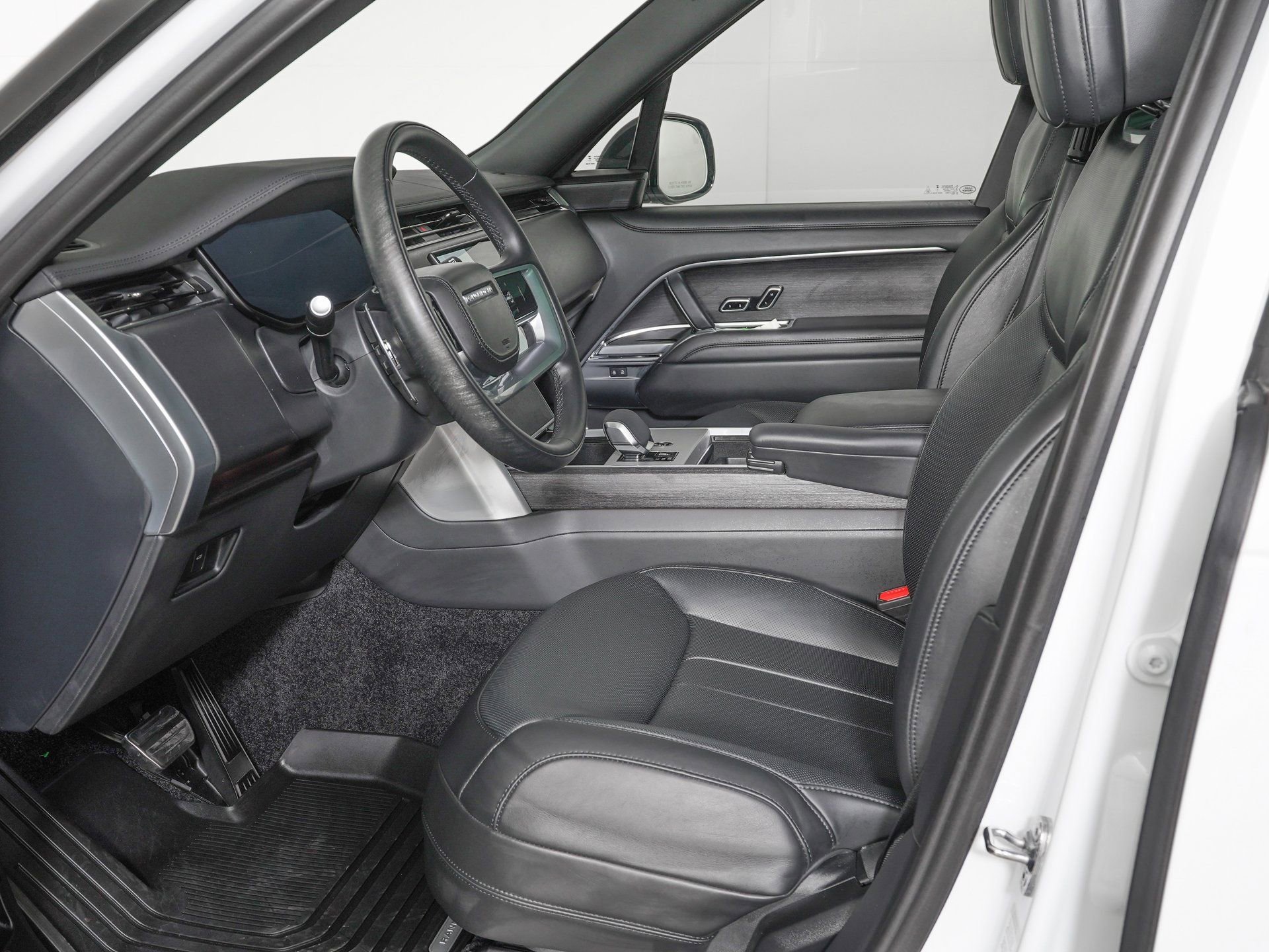 Used 2025 Land Rover Range Rover SE image 14