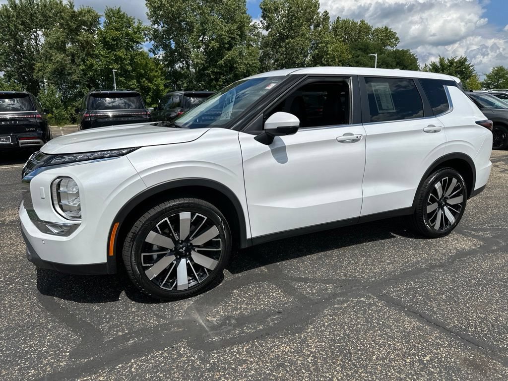 Used 2025 Mitsubishi Outlander SE AWD/4WD image 8