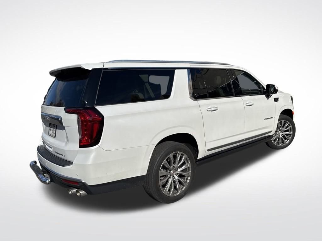 Used 2022 GMC Yukon XL Denali image 4