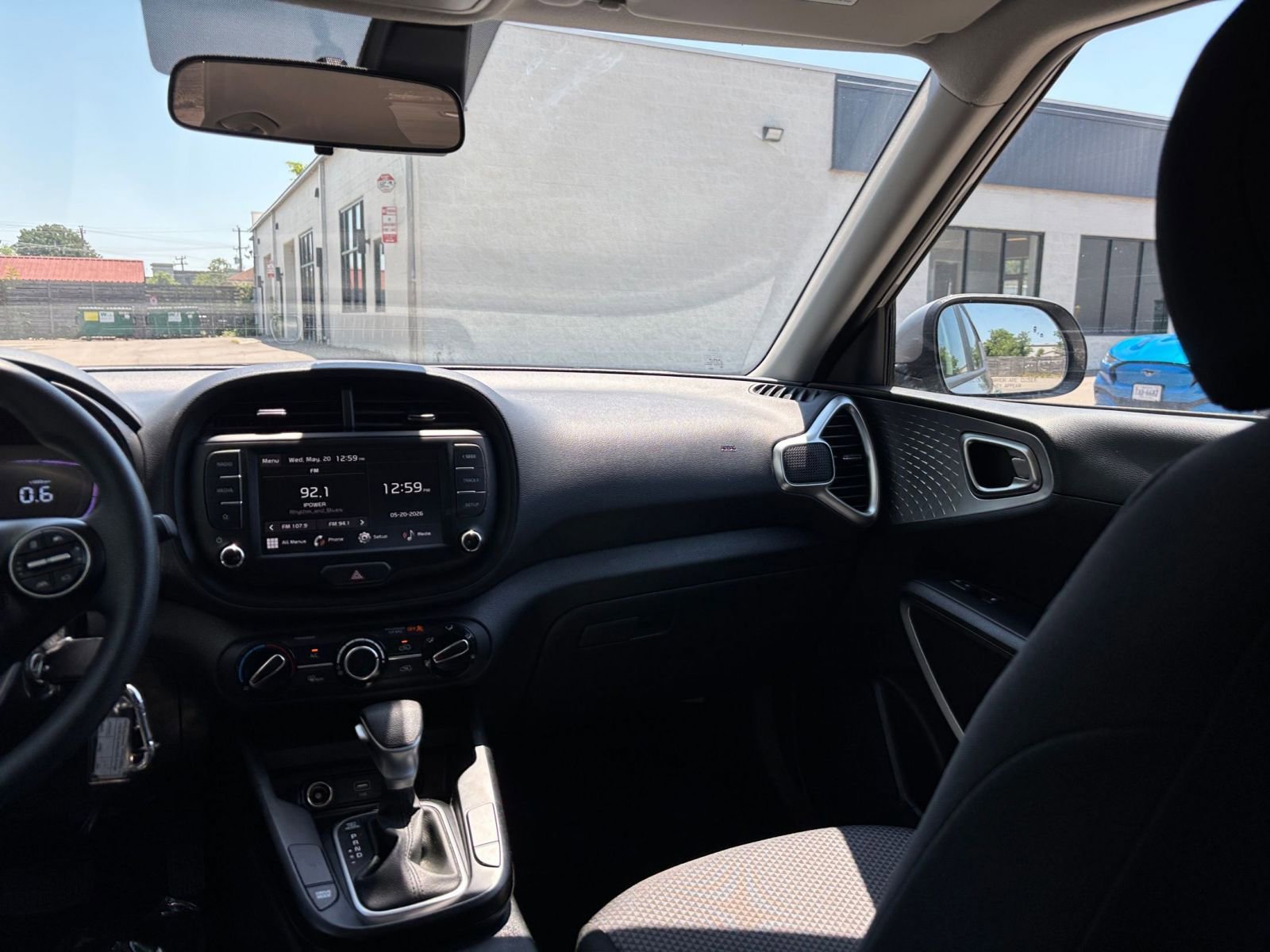Used 2025 Kia Soul LX w/ LX Technology Package FWD image 34
